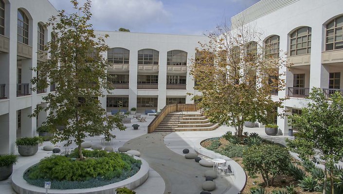 The-Park-Calabasas-Main-Building-Courtyard-022