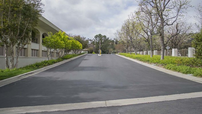 The-Park-Calabasas-Driveway-002