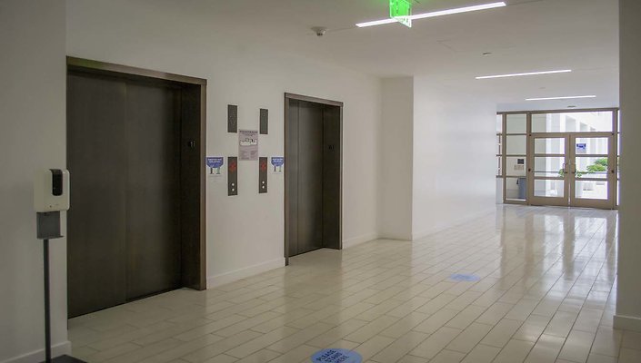 The-Park-Calabasas-1st-Floor-East-Corridor-006