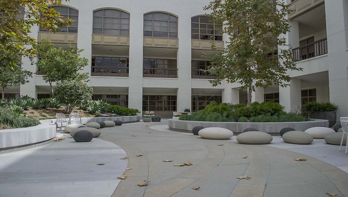 The-Park-Calabasas-Main-Building-Courtyard-025