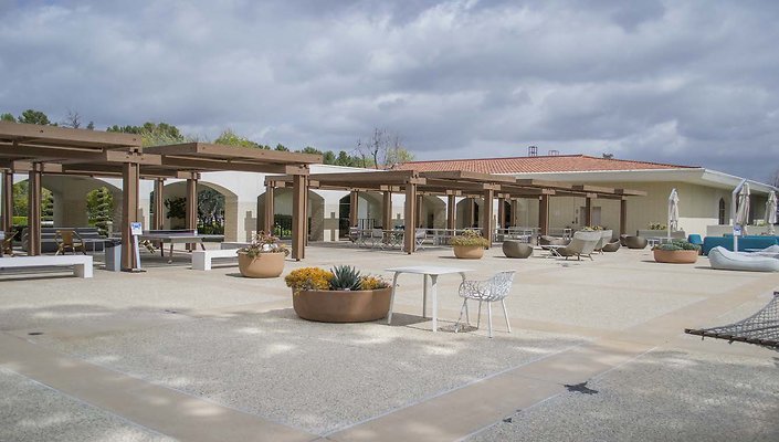 The-Park-Calabasas-Main-Building-Terrace-002