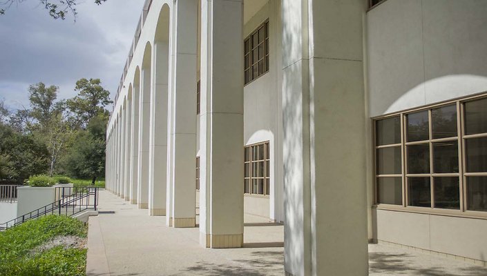 The-Park-Calabasas-Main-Building-Walkway-007