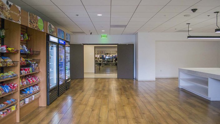 The-Park-Calabasas-Main-Building-Market-004