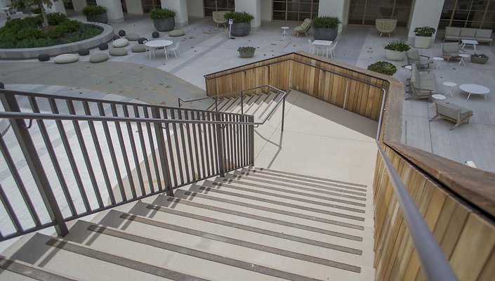 The-Park-Calabasas-Main-Building-Courtyard-007