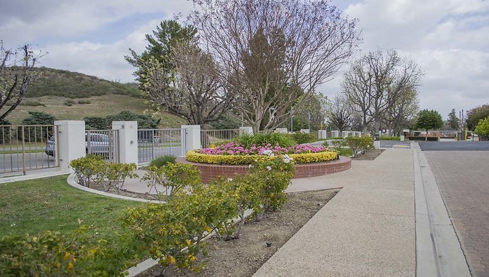 The-Park-Calabasas-Driveway-007