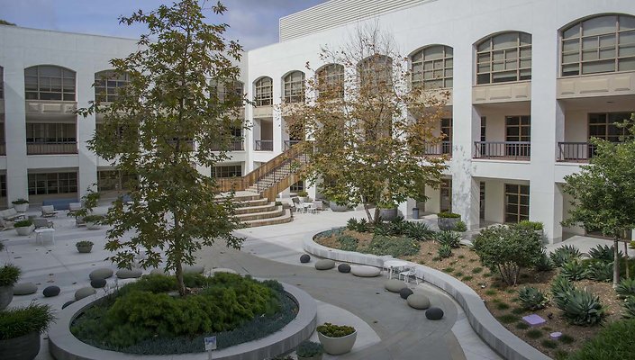 The-Park-Calabasas-Main-Building-Courtyard-018