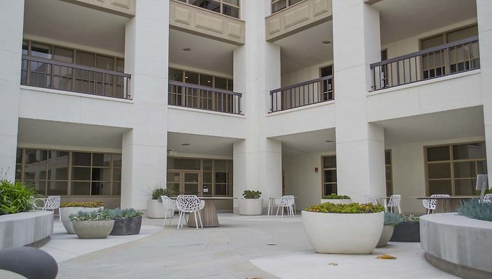 The-Park-Calabasas-Main-Building-Courtyard-035