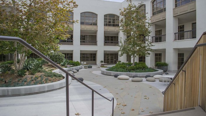 The-Park-Calabasas-Main-Building-Courtyard-023