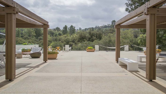 The-Park-Calabasas-Main-Building-Terrace-Pergulas-005