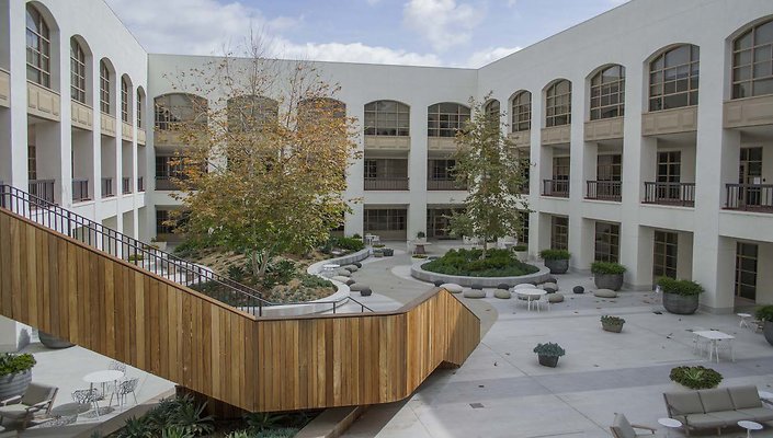 The-Park-Calabasas-Main-Building-Courtyard-011