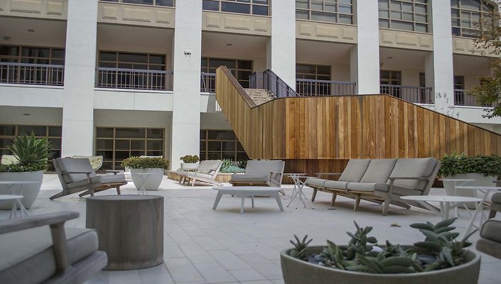 The-Park-Calabasas-Main-Building-Courtyard-028