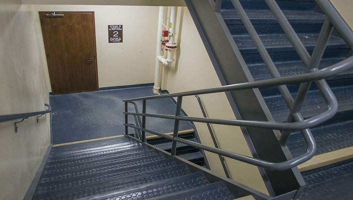 The-Park-Calabasas-Stairwell-002