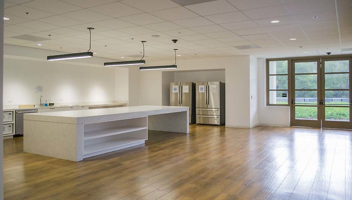 The-Park-Calabasas-Main-Building-Market-001