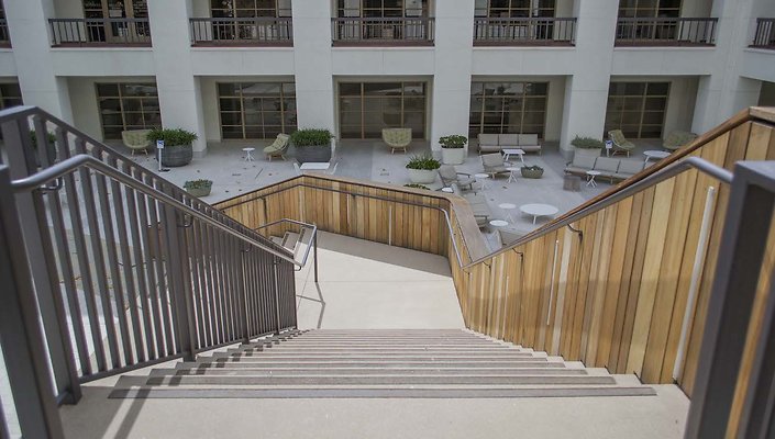 The-Park-Calabasas-Main-Building-Courtyard-006