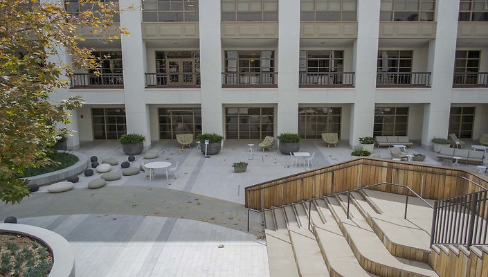 The-Park-Calabasas-Main-Building-Courtyard-003