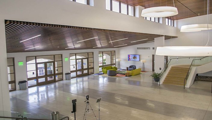 The-Park-Calabasas-Main-Building-Lobby-035