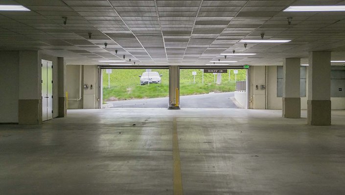 The-Park-Calabasas-Main-Building-VIP-Parking-010