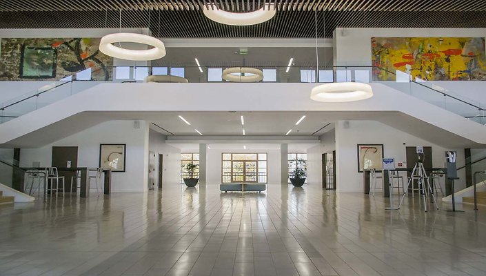 The-Park-Calabasas-Main-Building-Lobby-001
