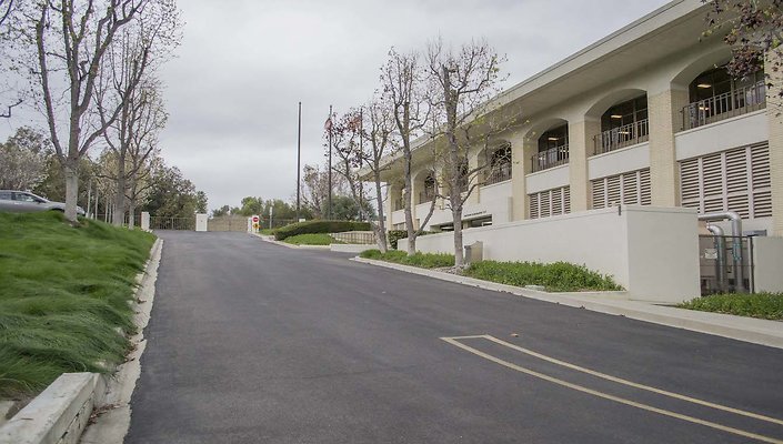 The-Park-Calabasas-Main-Building-VIP-Parking-005