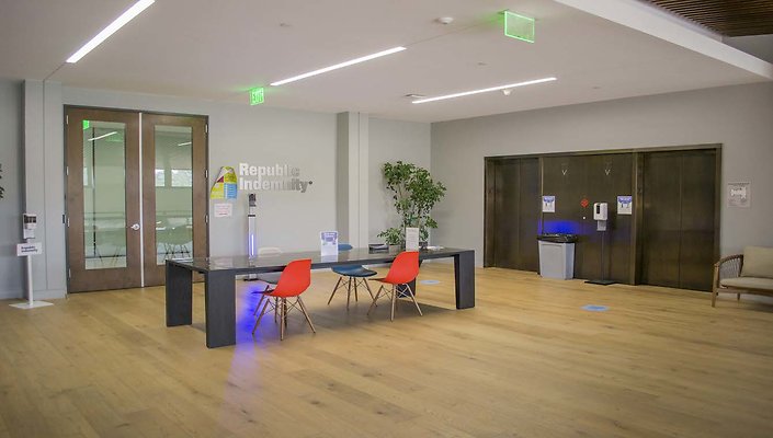 The-Park-Calabasas-Main-Building-Lobby-040