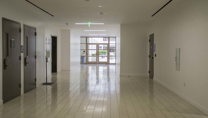 The-Park-Calabasas-1st-Floor-East-Corridor-005