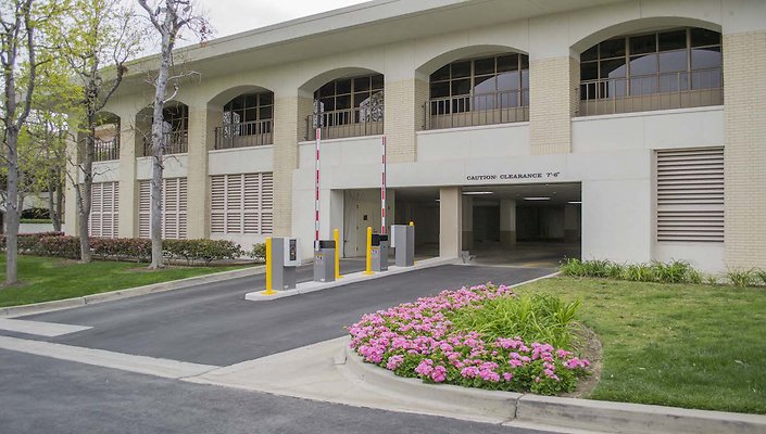 The-Park-Calabasas-Main-Building-VIP-Parking-001