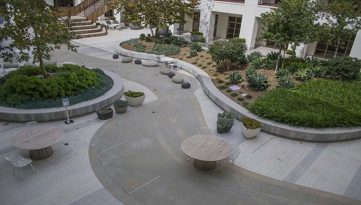 The-Park-Calabasas-Main-Building-Courtyard-019