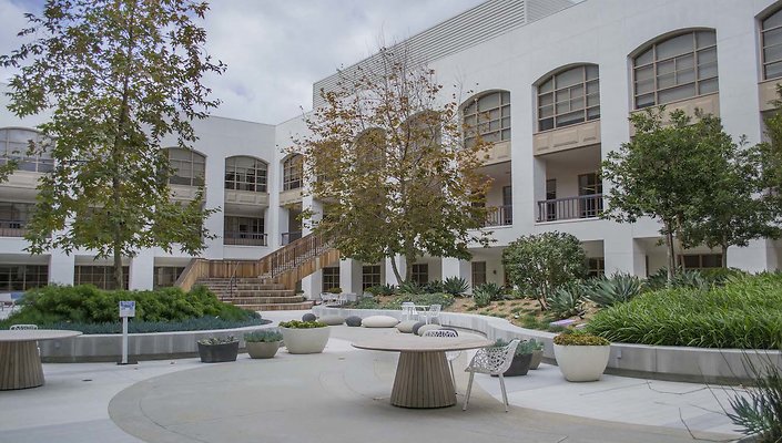 The-Park-Calabasas-Main-Building-Courtyard-037