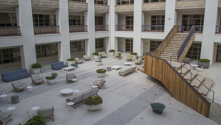 The-Park-Calabasas-Main-Building-Courtyard-016