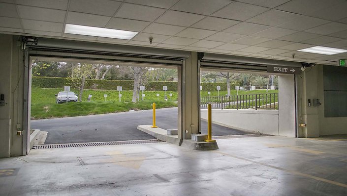 The-Park-Calabasas-Main-Building-VIP-Parking-012