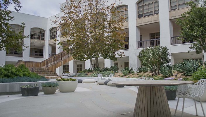 The-Park-Calabasas-Main-Building-Courtyard-036