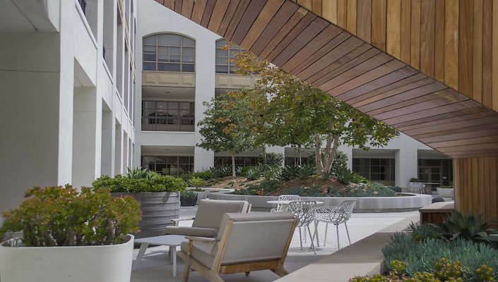 The-Park-Calabasas-Main-Building-Courtyard-030