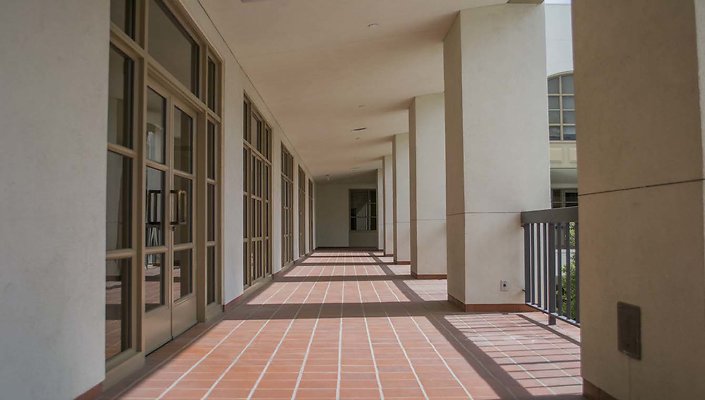 The-Park-Calabasas-Main-Building-Courtyard-005