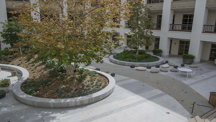 The-Park-Calabasas-Main-Building-Courtyard-008