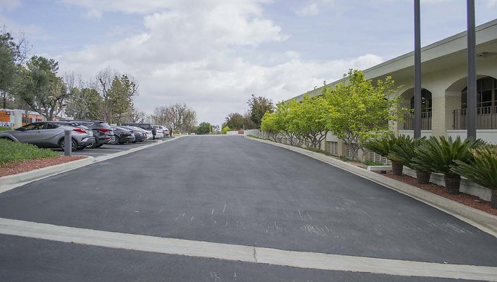 The-Park-Calabasas-Driveway-008