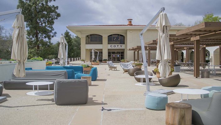 The-Park-Calabasas-Main-Building-Terrace-011