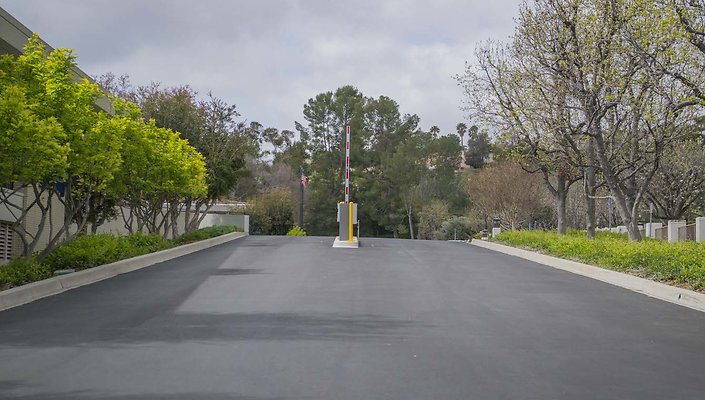 The-Park-Calabasas-Driveway-003