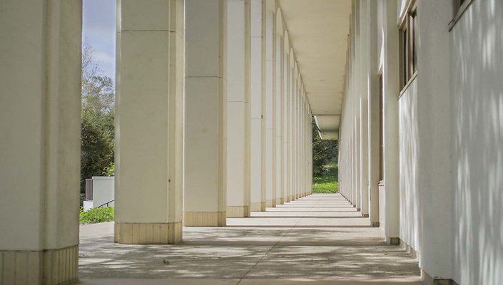 The-Park-Calabasas-Main-Building-Walkway-005