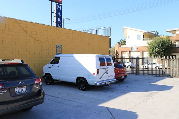 3871Western laundromat - 102