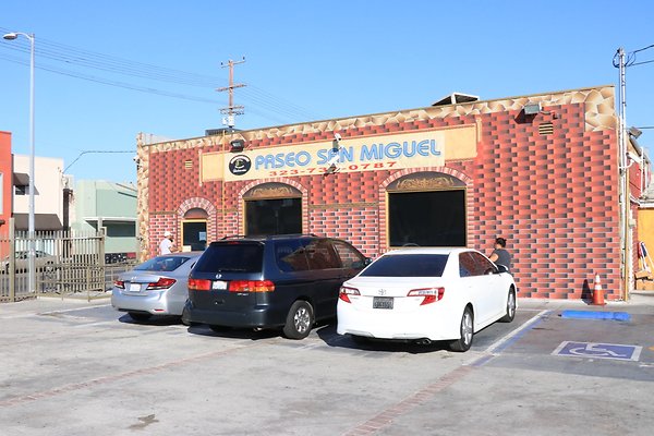 3871Western laundromat - 100