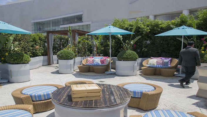 Sofitel-LA-at-Beverly-Hills-Pool-Deck-001