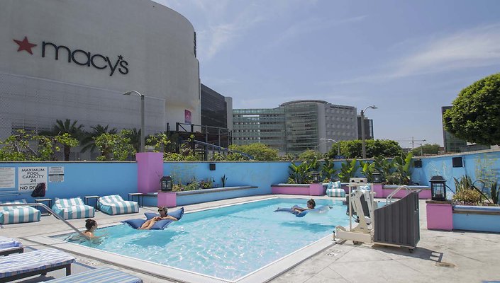 Sofitel-LA-at-Beverly-Hills-Pool-Deck-010
