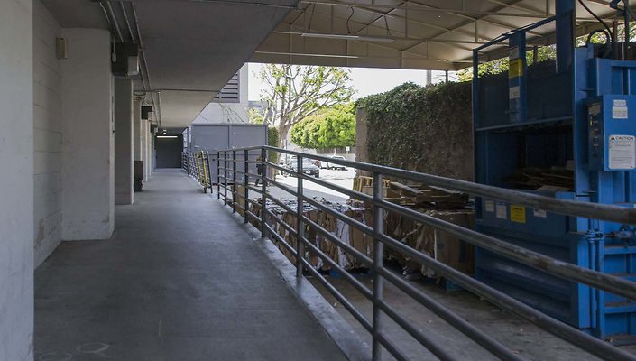 Sofitel-LA-at-Beverly-Hills-Loading-Dock-002