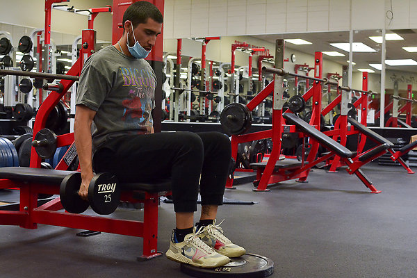 sinclair fitnesscenter-10 - Marcos Reumante lifts weights at the Fitness Center at Pierce College in Woodland Hills, Calif.  which reopened on February 28, after being closed due to the COVID-19 pandemic. Photo taken by Brandon Sinclair on March 8, 2022.
