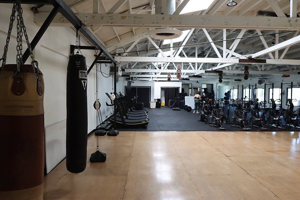 PharosGym BoxingWeights Upstairs - 10 of 95