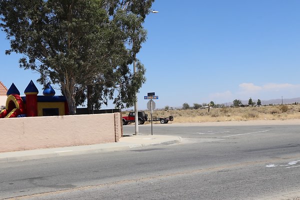 Adelanto Chamberlaine BusStop - 37 of 40