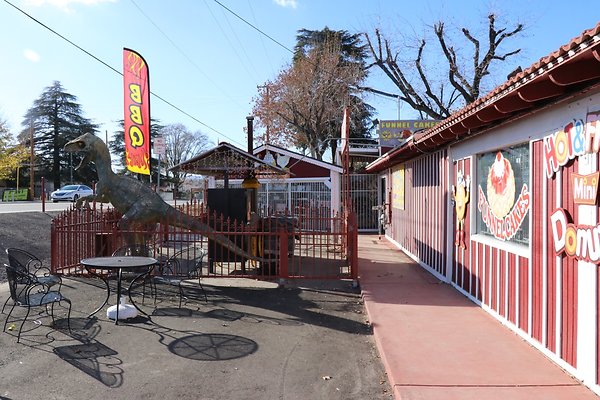 CharlieBrown restaurant - 19