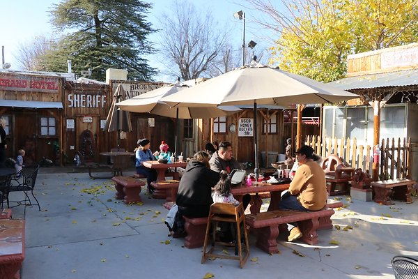 CharlieBrown restaurant - 29