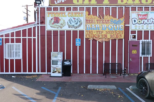 CharlieBrown restaurant - 15