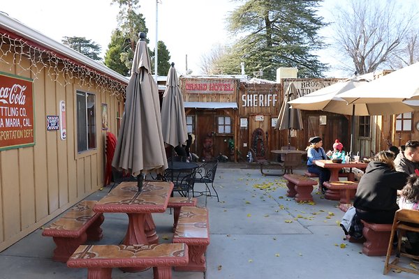 CharlieBrown restaurant - 28